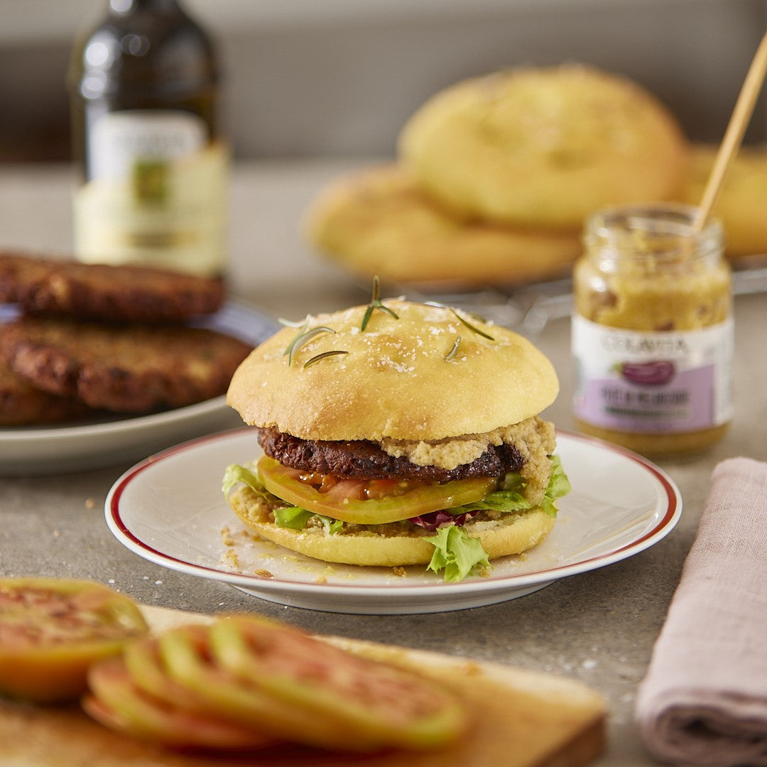 Burger vegetariano di lenticchie e funghi con paté di  melanzane