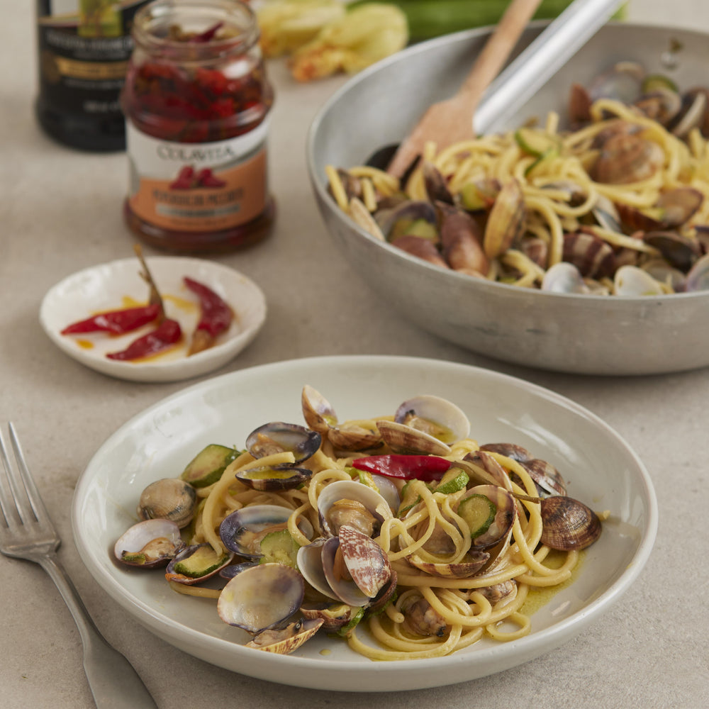 Perciatelli con vongole, zucchine e fiori di zucca
